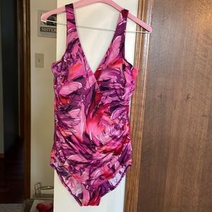Size 16 ladies bathing suit. Like new condition. Regular leg,